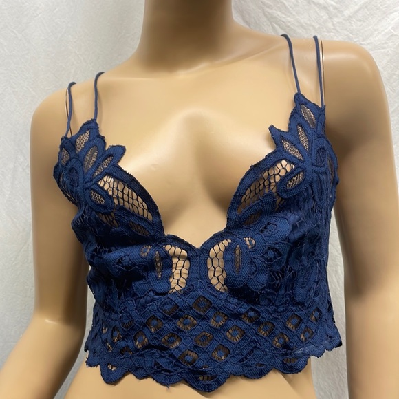 Free People Navy Blue Crochet Lace Adella Bralette NWT - Picture 4 of 8